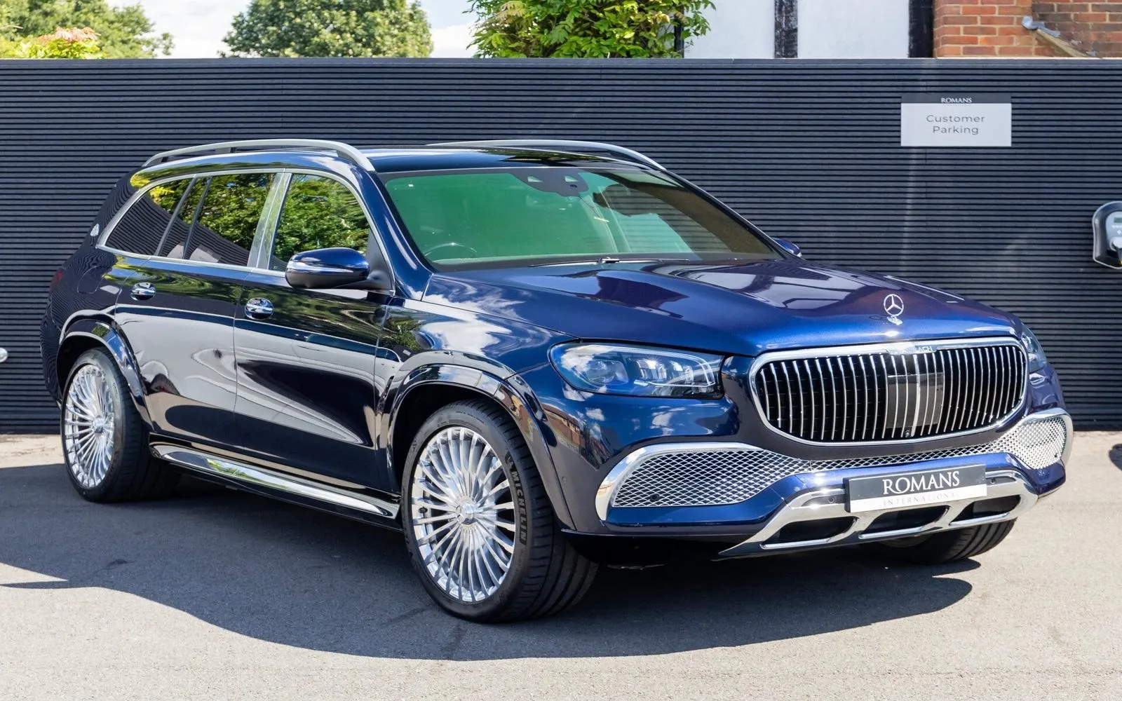 2025's Finest Luxury SUVs: A Guide to Comfort, Style, and Performance