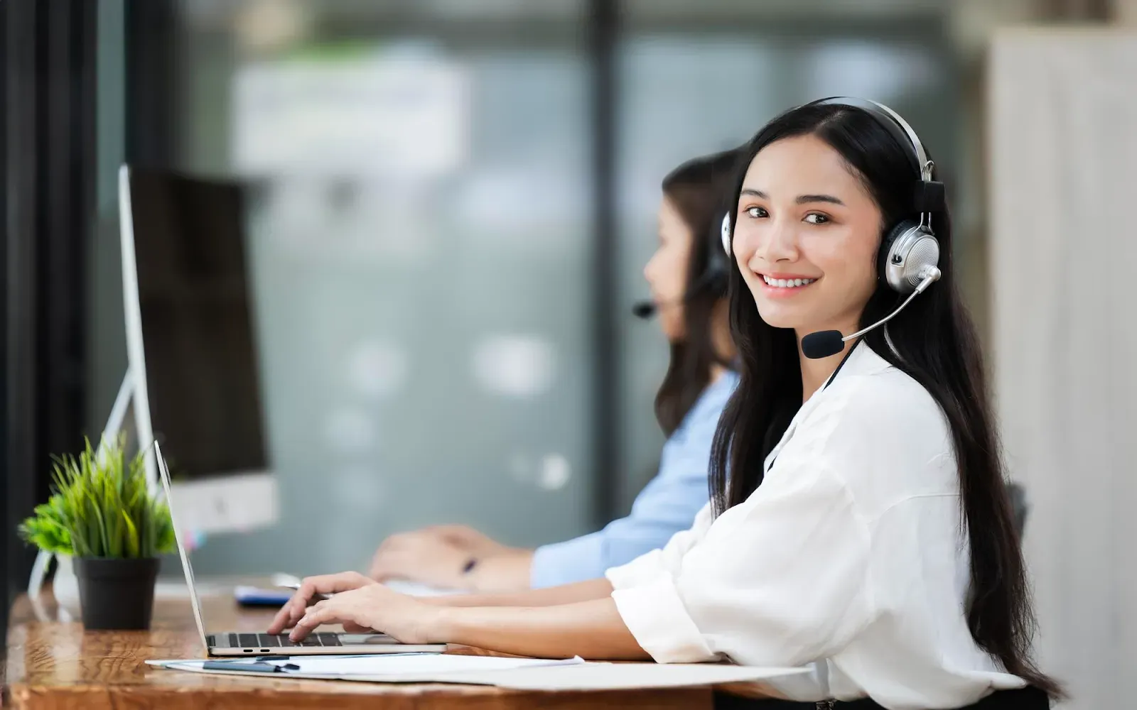 Customer Service Outsourcing in 2025: Key Trends, Advantages, and Effective Strategies for Companies